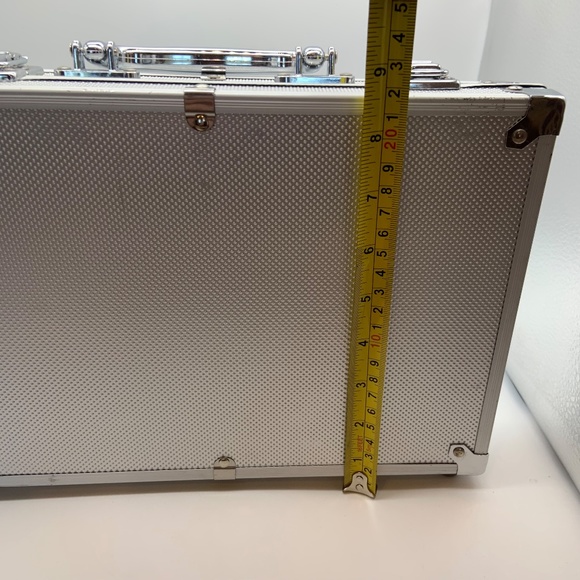 Premium Casino Style Poker Set Poker Chips, Cards, & More with Carrying Case - Picture 15 of 16